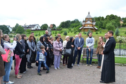 В Уневі разом з капеланом молились родини загиблих воїнів АТО.(ФОТО)